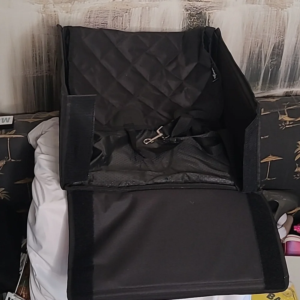 New! Wuglo Small pet animal dog car carrier portable travel seat Black